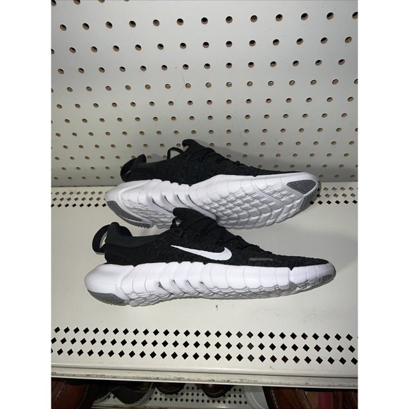 Nike Free RN 5.0 Next Nature Womens Athletic Running Shoes Size 8 Black White - Picture 5 of 8